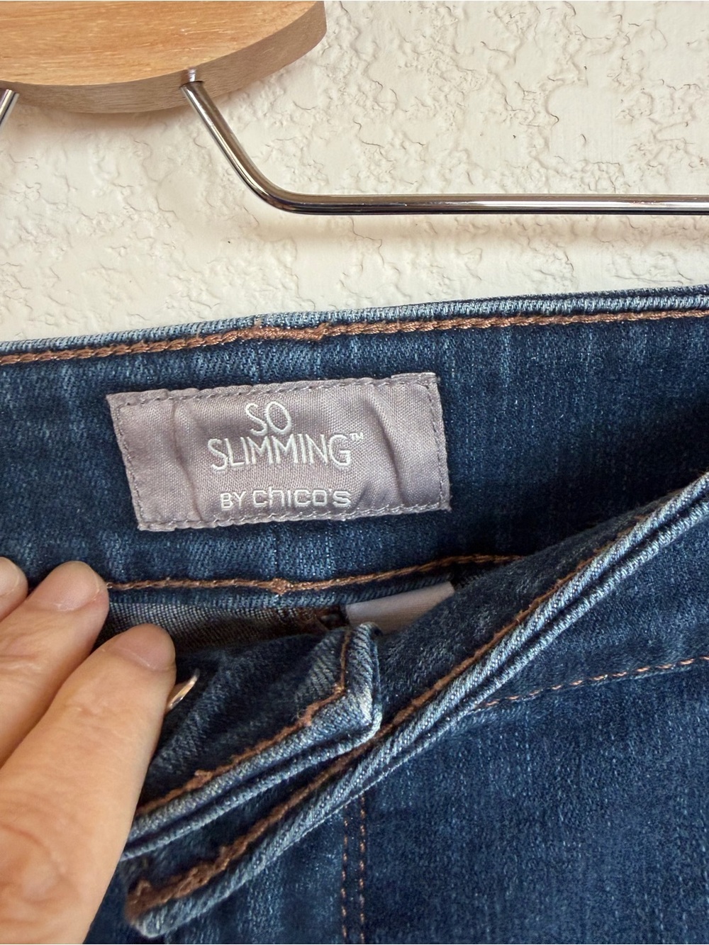 Chico's So Slimming Straight-Leg Jeans in Dark Blue Denim, size 1.5 (8-10)